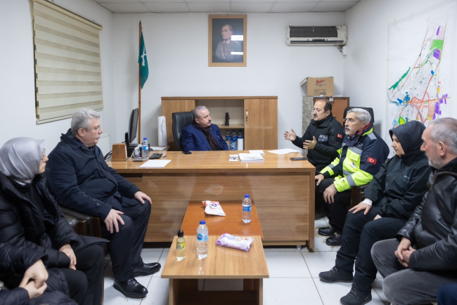 TBMM Başkanı Şentop depremzede aileleri ziyaret etti